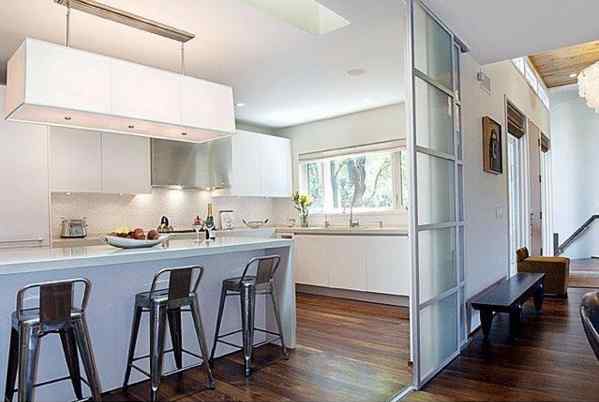 Frosted glass panel divides kitchen area from the hallway 