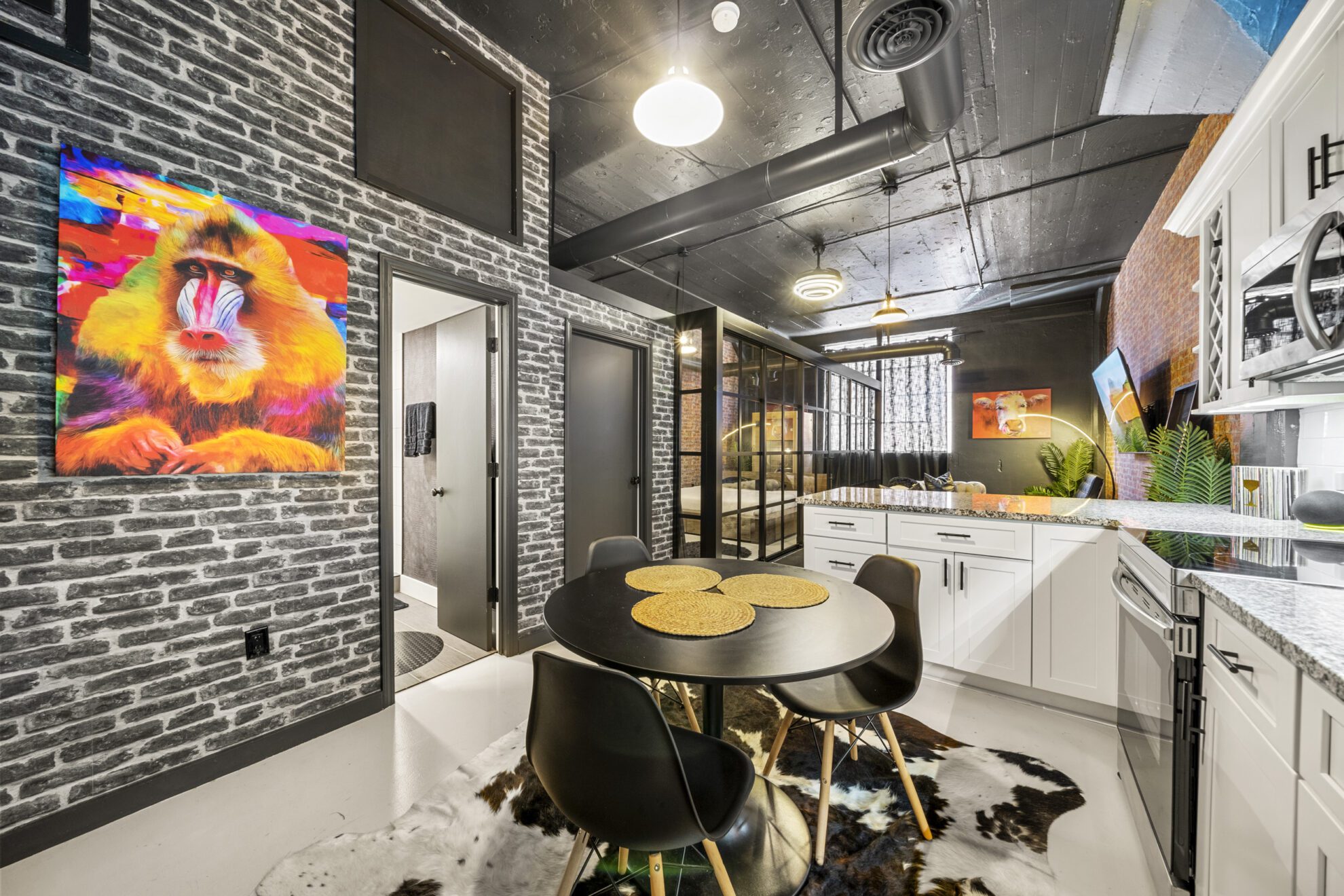 How Sliding Doors Improve Rental Properties like Airbnb, Vrbo, Homeaway