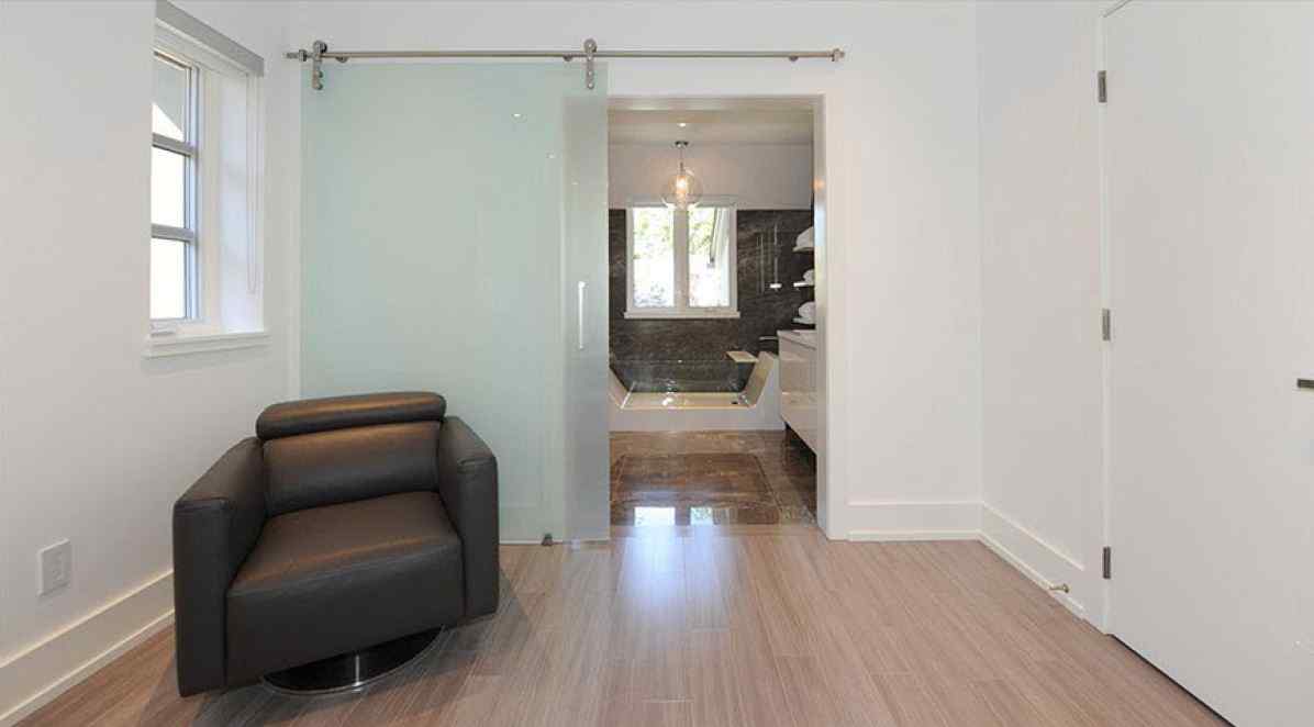 Frameless bathroom barn door glass