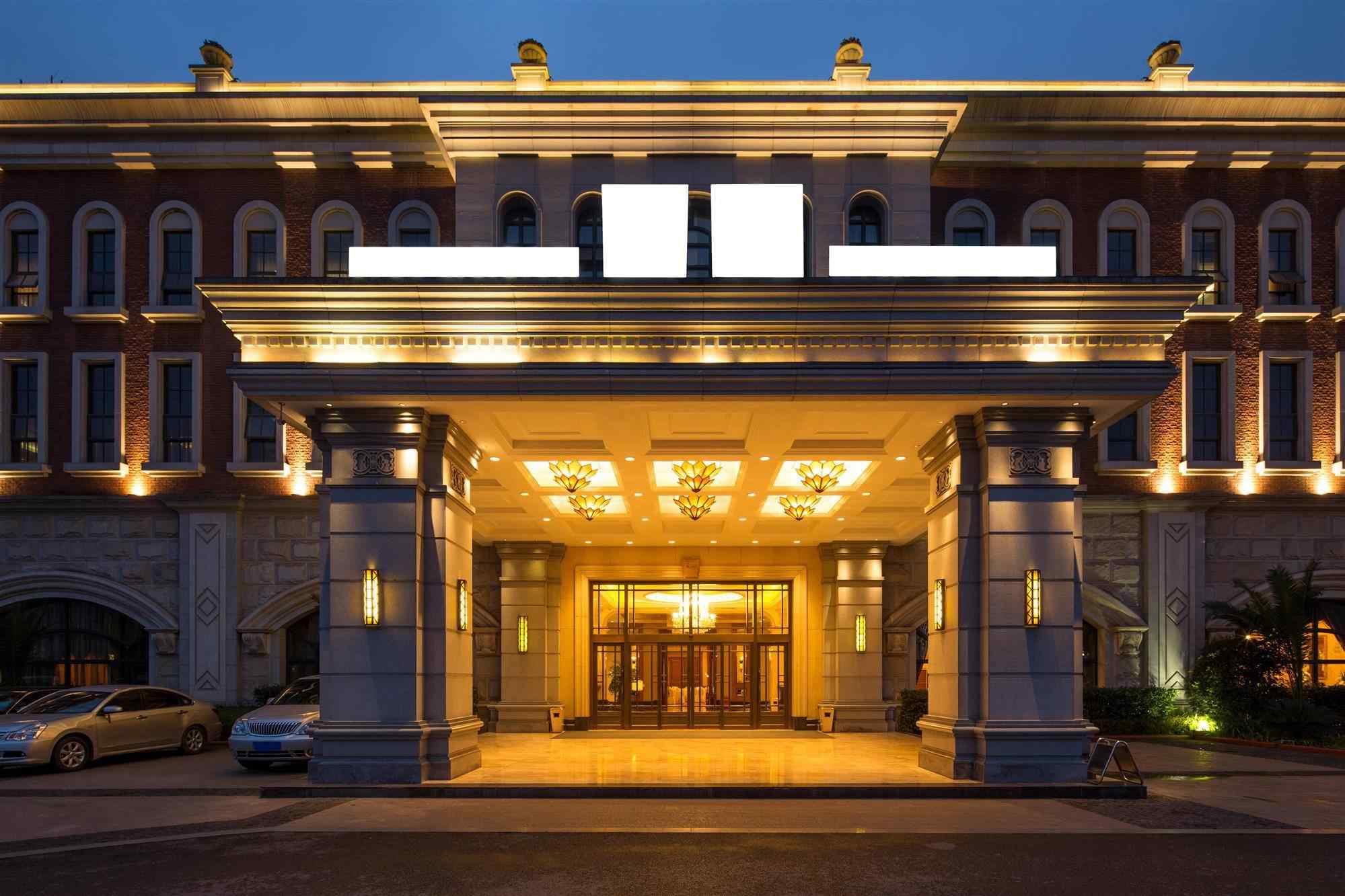 How Hospitality Spaces Can Benefit From Interior Sliding Doors The how-hospitality-spaces-can-benefit-from-interior-sliding-doors-the