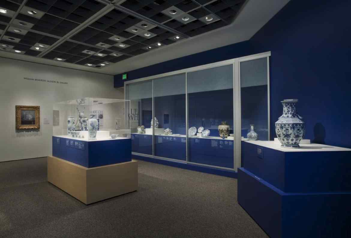 Museum display enclosure glass sliding doors 2