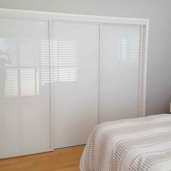 6 Panel Sliding Closet Doors For Bedrooms - Image of Bathroom and Closet