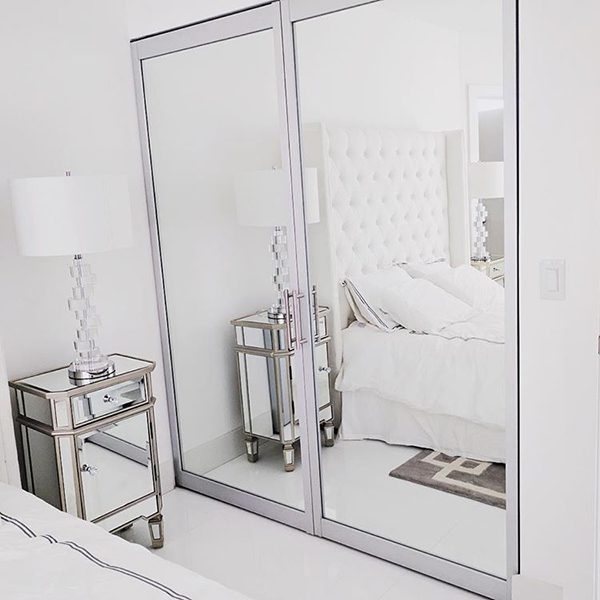 Miror pull door in the bedroom  